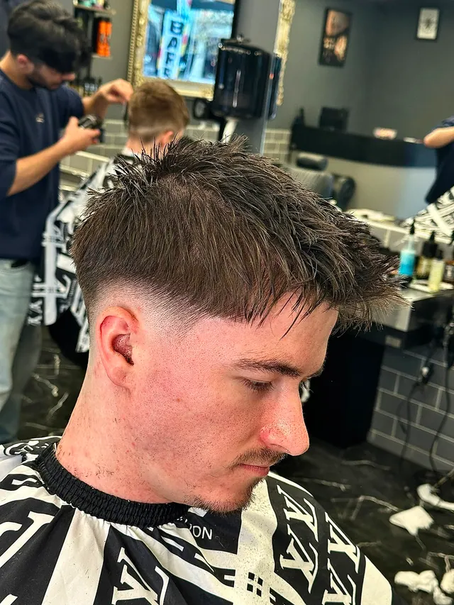 A textured fringe with a taper, seen from above